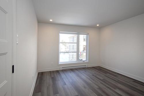 Chambre à coucher - 3191C Rue Roger, Sainte-Marthe-Sur-Le-Lac, QC - Indoor Photo Showing Other Room