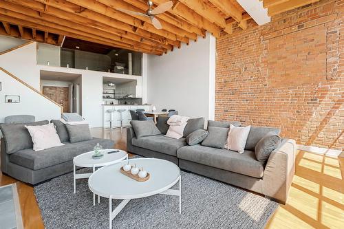 Living room - 25-50 Rue St-Paul O., Montréal (Ville-Marie), QC - Indoor Photo Showing Living Room