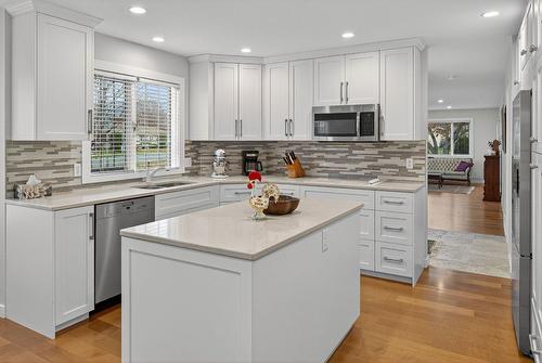 81-1201 Cameron Avenue, Kelowna, BC - Indoor Photo Showing Kitchen With Upgraded Kitchen