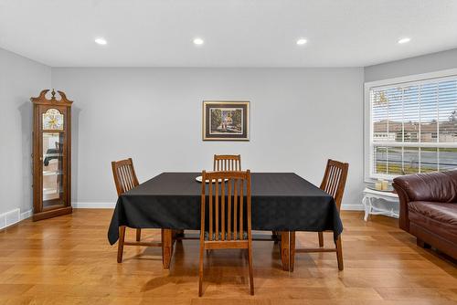 81-1201 Cameron Avenue, Kelowna, BC - Indoor Photo Showing Dining Room