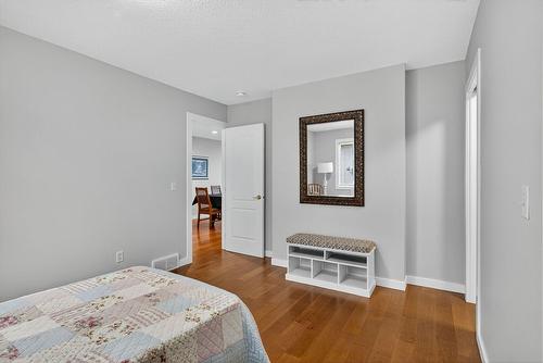 81-1201 Cameron Avenue, Kelowna, BC - Indoor Photo Showing Bedroom