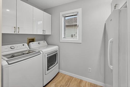 81-1201 Cameron Avenue, Kelowna, BC - Indoor Photo Showing Laundry Room