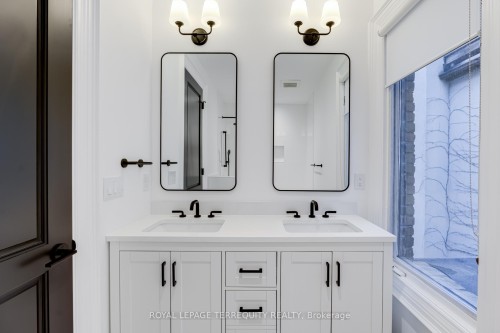 5 Aberdeen Avenue, Toronto, ON - Indoor Photo Showing Bathroom