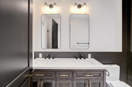 5 Aberdeen Avenue, Toronto, ON - Indoor Photo Showing Bathroom