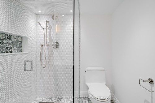 5 Aberdeen Avenue, Toronto, ON - Indoor Photo Showing Bathroom