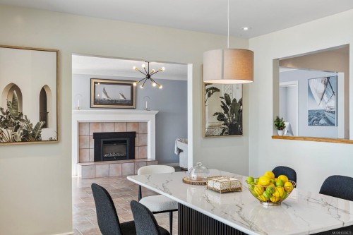 3905B Cadboro Bay Rd, Saanich, BC 