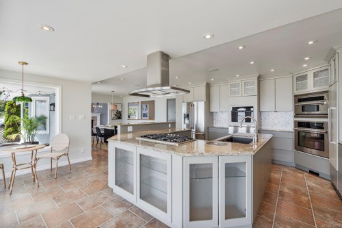 3905B Cadboro Bay Rd, Saanich, BC 