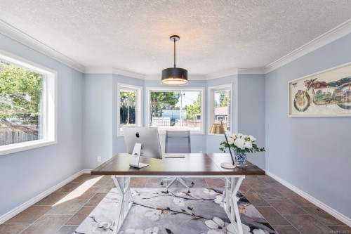 3905B Cadboro Bay Rd, Saanich, BC 