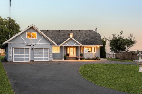 3905B Cadboro Bay Rd, Saanich, BC 