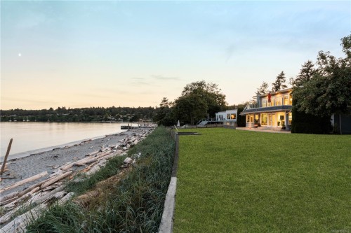 3905B Cadboro Bay Rd, Saanich, BC 