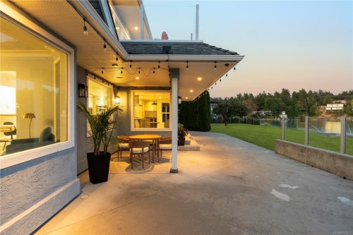 3905B Cadboro Bay Rd, Saanich, BC 