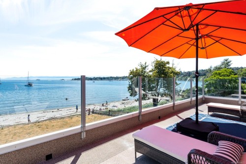 3905B Cadboro Bay Rd, Saanich, BC 