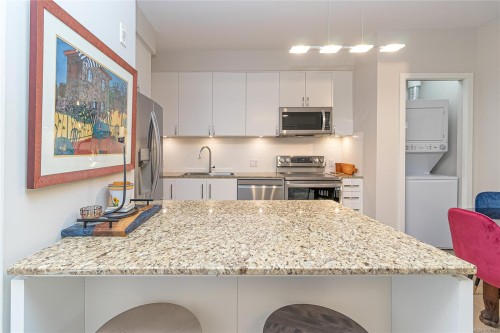 216-1375 Bear Mountain Pkwy, Langford, BC - Indoor Photo Showing Kitchen With Upgraded Kitchen