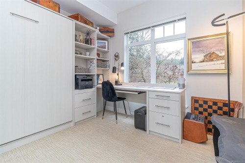 216-1375 Bear Mountain Pkwy, Langford, BC - Indoor Photo Showing Office