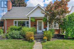 15 DUDHOPE AVENUE  Cambridge, ON N1R 4T2