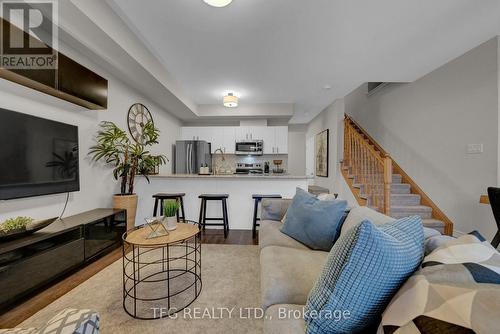 249 - 1730 Grenwich Glen, Pickering (Duffin Heights), ON - Indoor Photo Showing Living Room