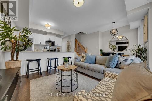 249 - 1730 Grenwich Glen, Pickering (Duffin Heights), ON - Indoor Photo Showing Living Room