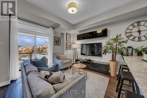 249 - 1730 Grenwich Glen, Pickering (Duffin Heights), ON - Indoor Photo Showing Living Room