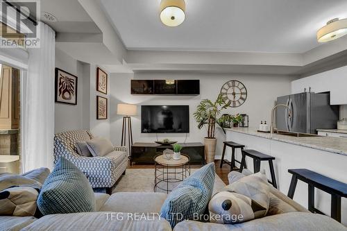 249 - 1730 Grenwich Glen, Pickering (Duffin Heights), ON - Indoor Photo Showing Living Room