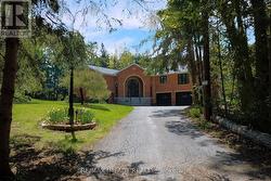 215 RAGLAN ROAD W  Oshawa, ON L1H 0N5