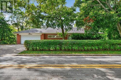 288 TRAFALGAR ROAD  Oakville, ON L6J 3H2