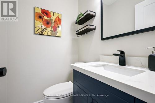 2340 Homelands Drive, Mississauga, ON - Indoor Photo Showing Bathroom