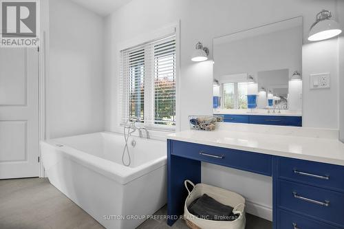 32439 Walnut Line, Dutton/Dunwich, ON - Indoor Photo Showing Bathroom