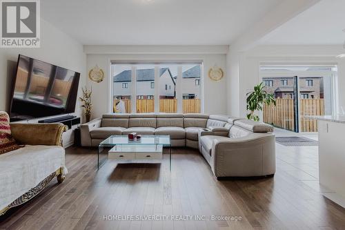 256 Bedrock Drive, Hamilton, ON - Indoor Photo Showing Living Room