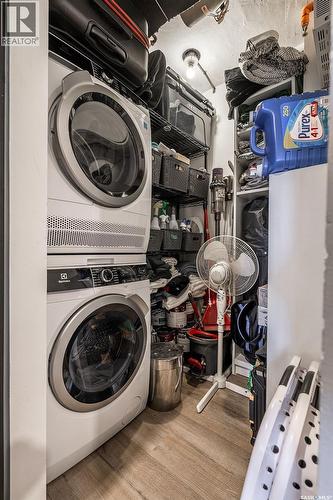 1701 320 5Th Avenue N, Saskatoon, SK - Indoor Photo Showing Laundry Room