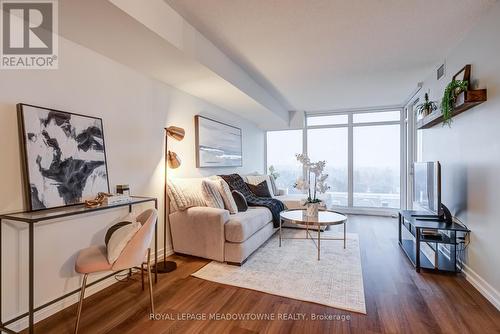 1009 - 72 Esther Shiner Boulevard, Toronto, ON - Indoor Photo Showing Living Room