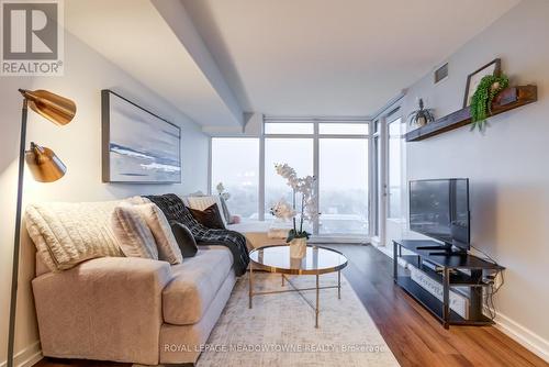 1009 - 72 Esther Shiner Boulevard, Toronto, ON - Indoor Photo Showing Living Room