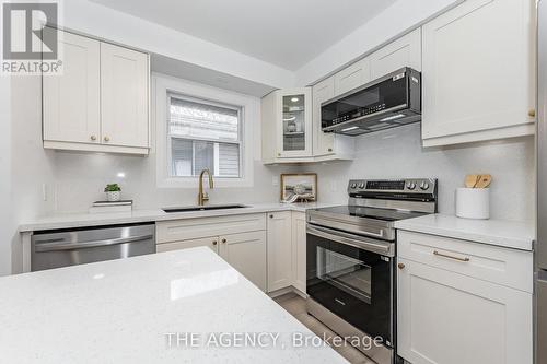 87 Lafayette Drive, St. Catharines (Lakeport), ON - Indoor Photo Showing Kitchen With Upgraded Kitchen