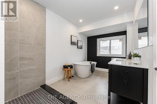 87 Lafayette Drive, St. Catharines (Lakeport), ON - Indoor Photo Showing Bathroom