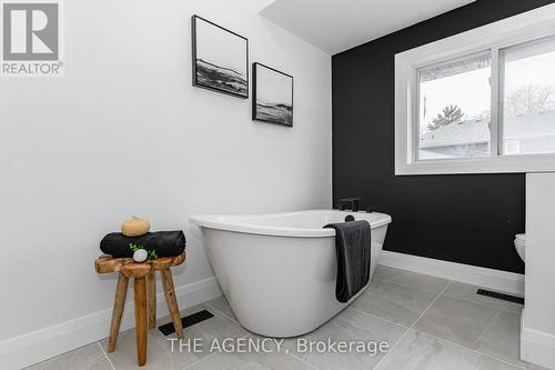 87 Lafayette Drive, St. Catharines (Lakeport), ON - Indoor Photo Showing Bathroom