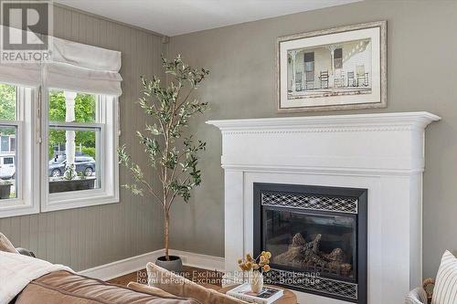 40 Grosvenor Street S, Saugeen Shores, ON - Indoor Photo Showing Living Room With Fireplace