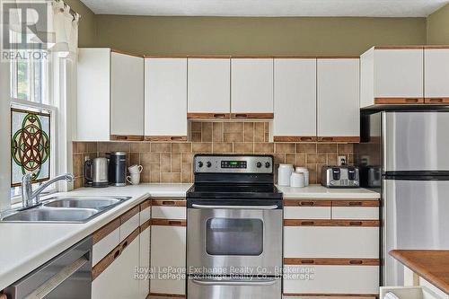 40 Grosvenor Street S, Saugeen Shores, ON - Indoor Photo Showing Kitchen With Double Sink