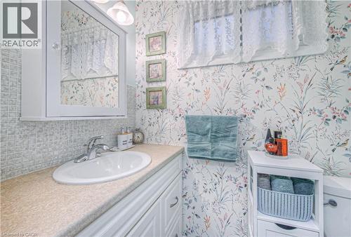 148 Strathcona Crescent, Kitchener, ON - Indoor Photo Showing Bathroom