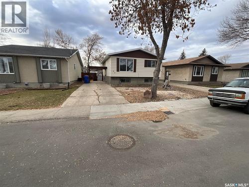 62 Andrews Crescent, Regina, SK - Outdoor With Facade