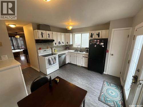 62 Andrews Crescent, Regina, SK - Indoor Photo Showing Kitchen With Double Sink