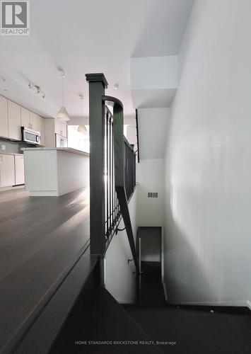 Th121 - 223 Duplex Avenue, Toronto, ON - Indoor Photo Showing Kitchen