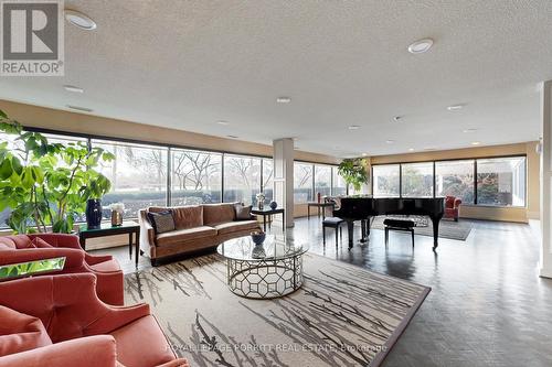 #2005 - 1400 Dixie Road, Mississauga, ON - Indoor Photo Showing Living Room