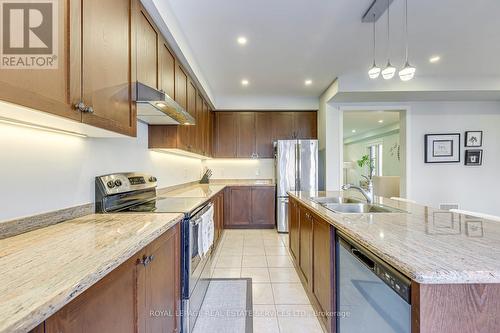 563 Settlers Road W, Oakville, ON - Indoor Photo Showing Kitchen With Double Sink With Upgraded Kitchen