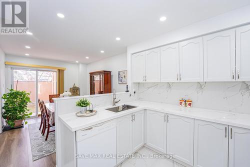 40 Blue Spruce Street, Brampton, ON - Indoor Photo Showing Kitchen