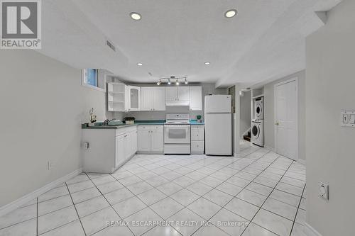 1157 Charminster Crescent, Mississauga, ON - Indoor Photo Showing Kitchen