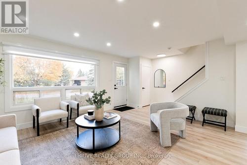 137 Pawnee Road, London East (East D), ON - Indoor Photo Showing Living Room
