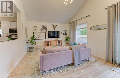 707 Paris Boulevard, Waterloo, ON - Indoor Photo Showing Living Room