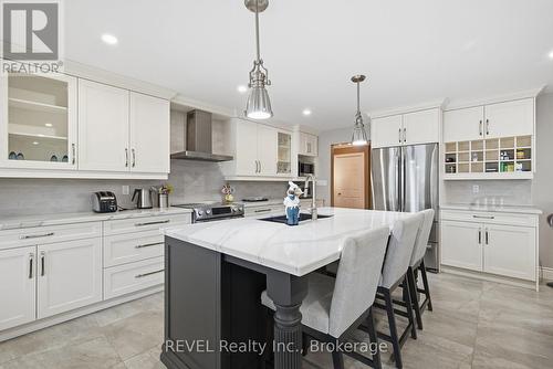 4 Kevin Drive, Pelham (Fonthill), ON - Indoor Photo Showing Kitchen With Upgraded Kitchen