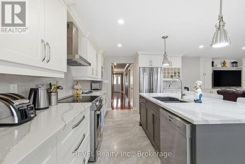 4 Kevin Drive, Pelham (Fonthill), ON - Indoor Photo Showing Kitchen With Upgraded Kitchen