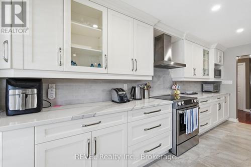 4 Kevin Drive, Pelham (Fonthill), ON - Indoor Photo Showing Kitchen With Upgraded Kitchen