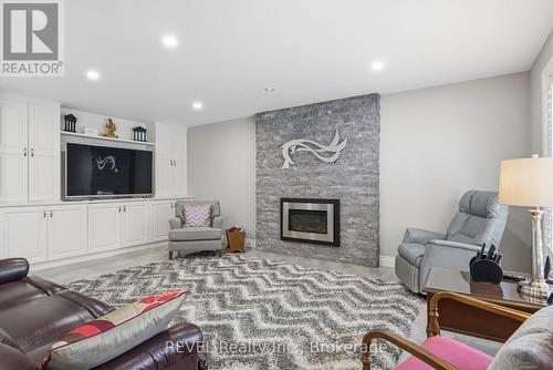 4 Kevin Drive, Pelham (Fonthill), ON - Indoor Photo Showing Living Room With Fireplace